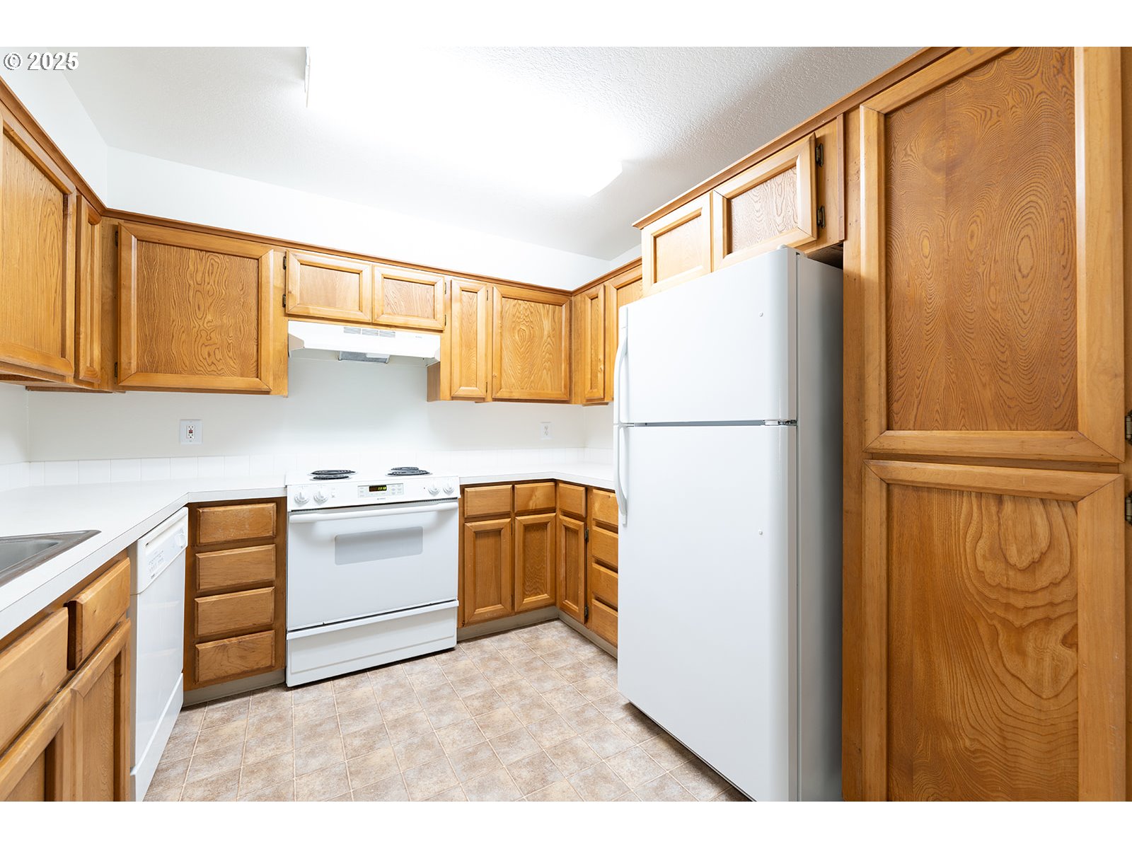 8720 Southwest Tualatin Road, Unit 206 Tualatin, OR 97062 - Photo 9 of 48