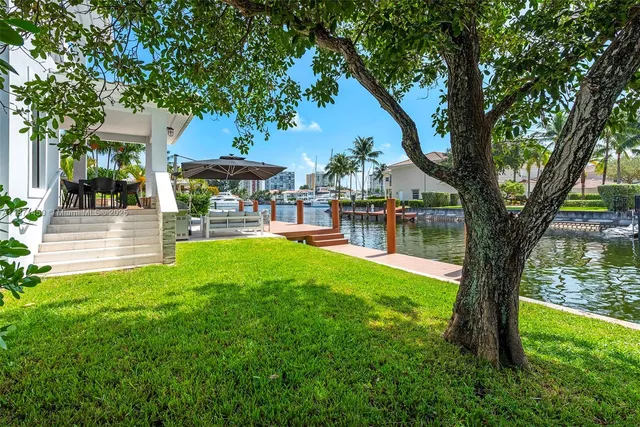 a bedroom with 2 bed and a couch