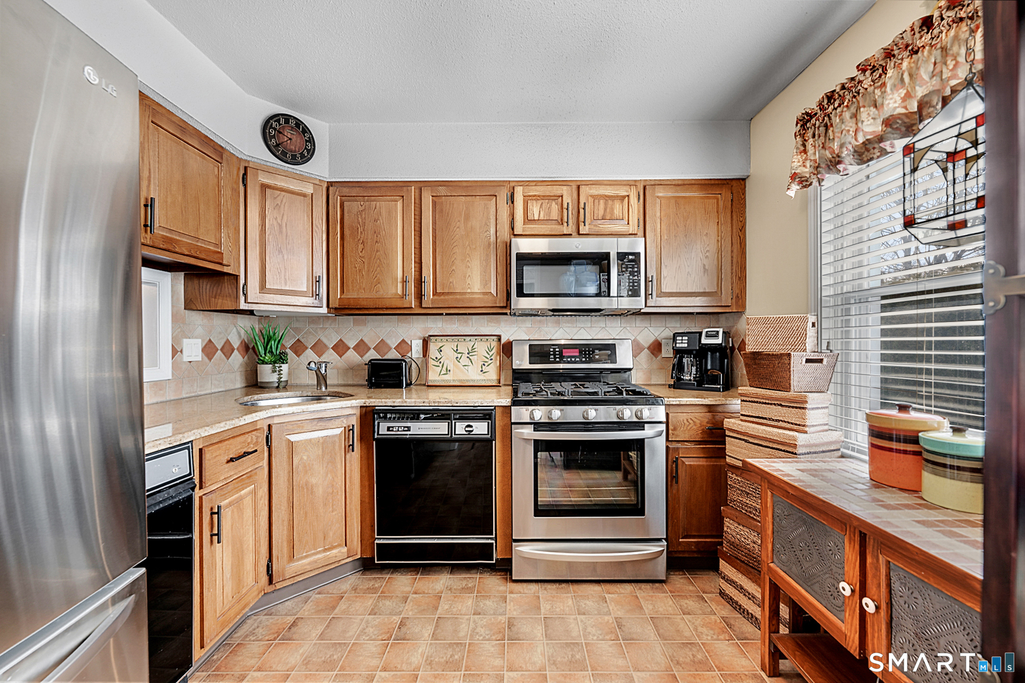 319 Thomaston Road, Unit 13 Watertown, CT 06795 - Photo 4 of 30