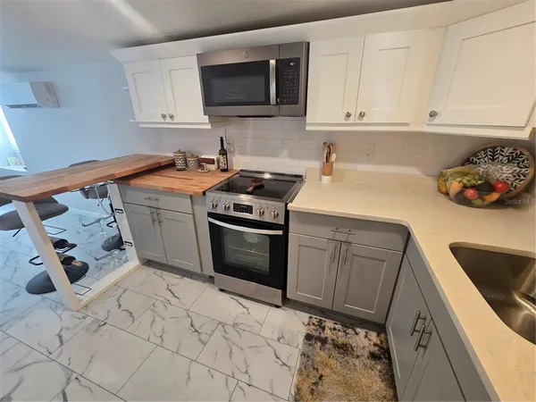 $2,500 | 2601 Gulf Drive North, Unit 216, Bradenton Beach, FL 34217