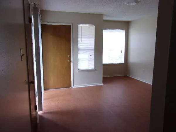 a view of empty room with window