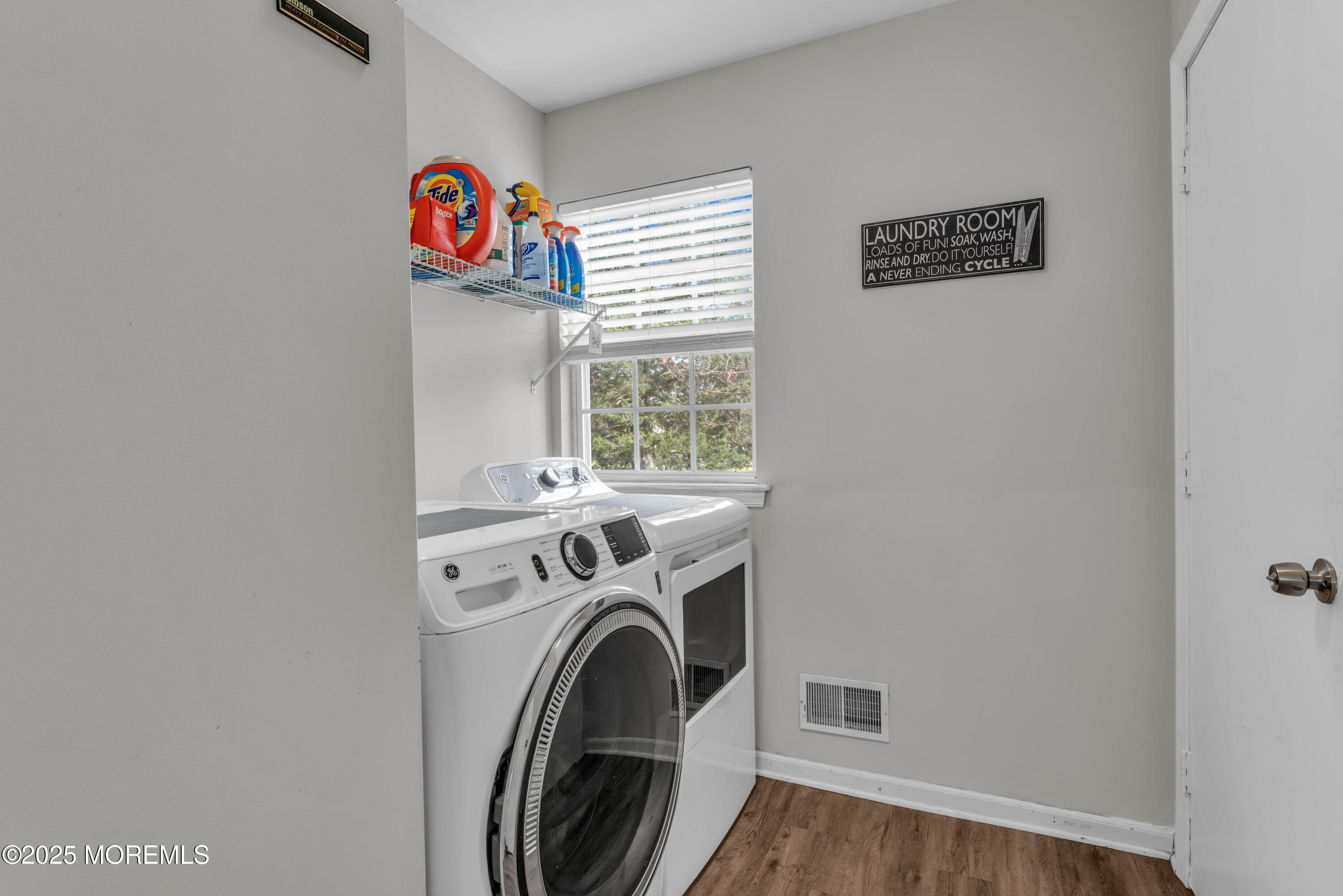 6 Hummingbird Way Jackson, NJ 08527 - Photo 15 of 39 a utility room with dryer and washer