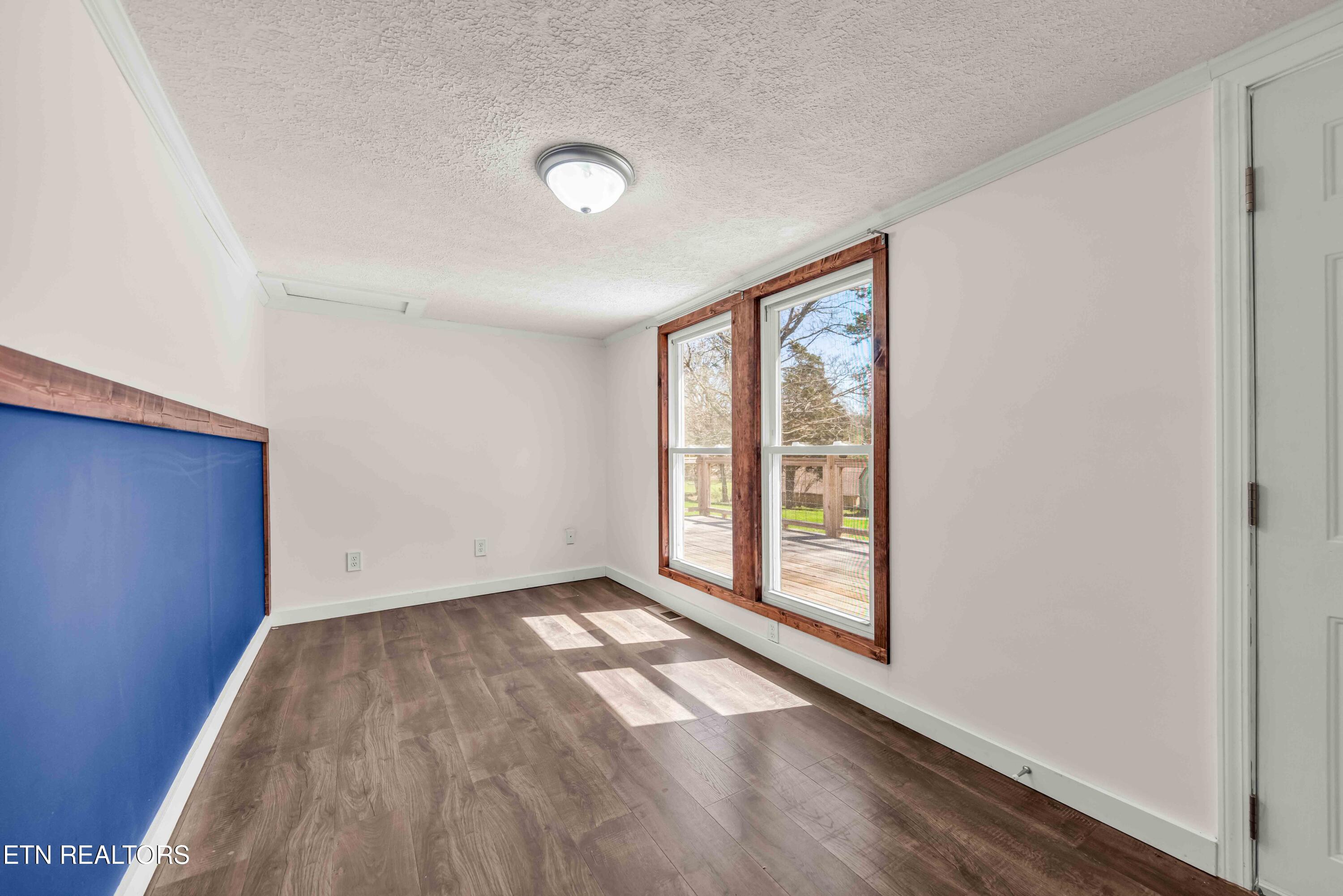 6102 Stormer Road Knoxville, TN 37918 - Photo 13 of 23 sunroom