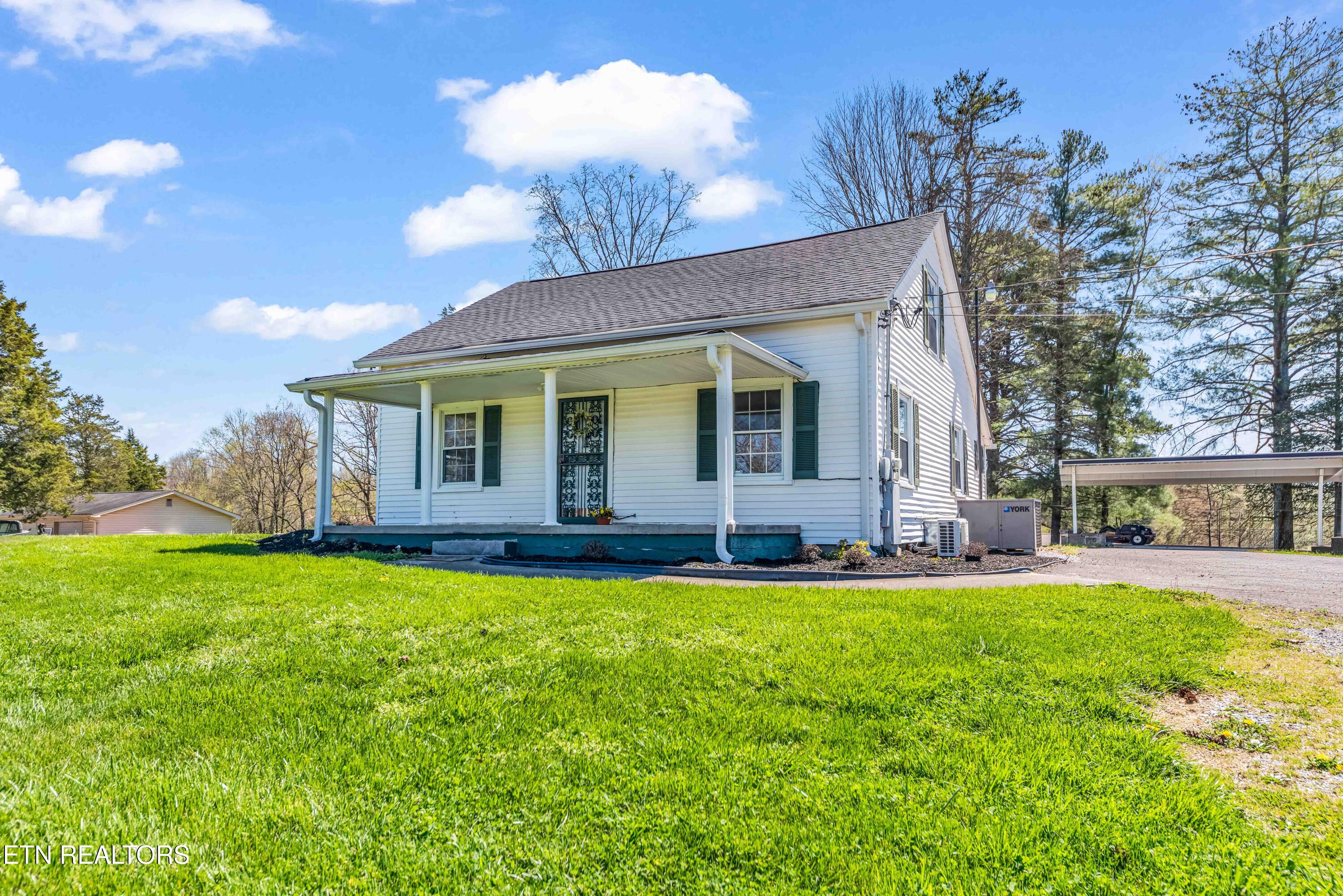6102 Stormer Road Knoxville, TN 37918 - Photo 2 of 23 front of home