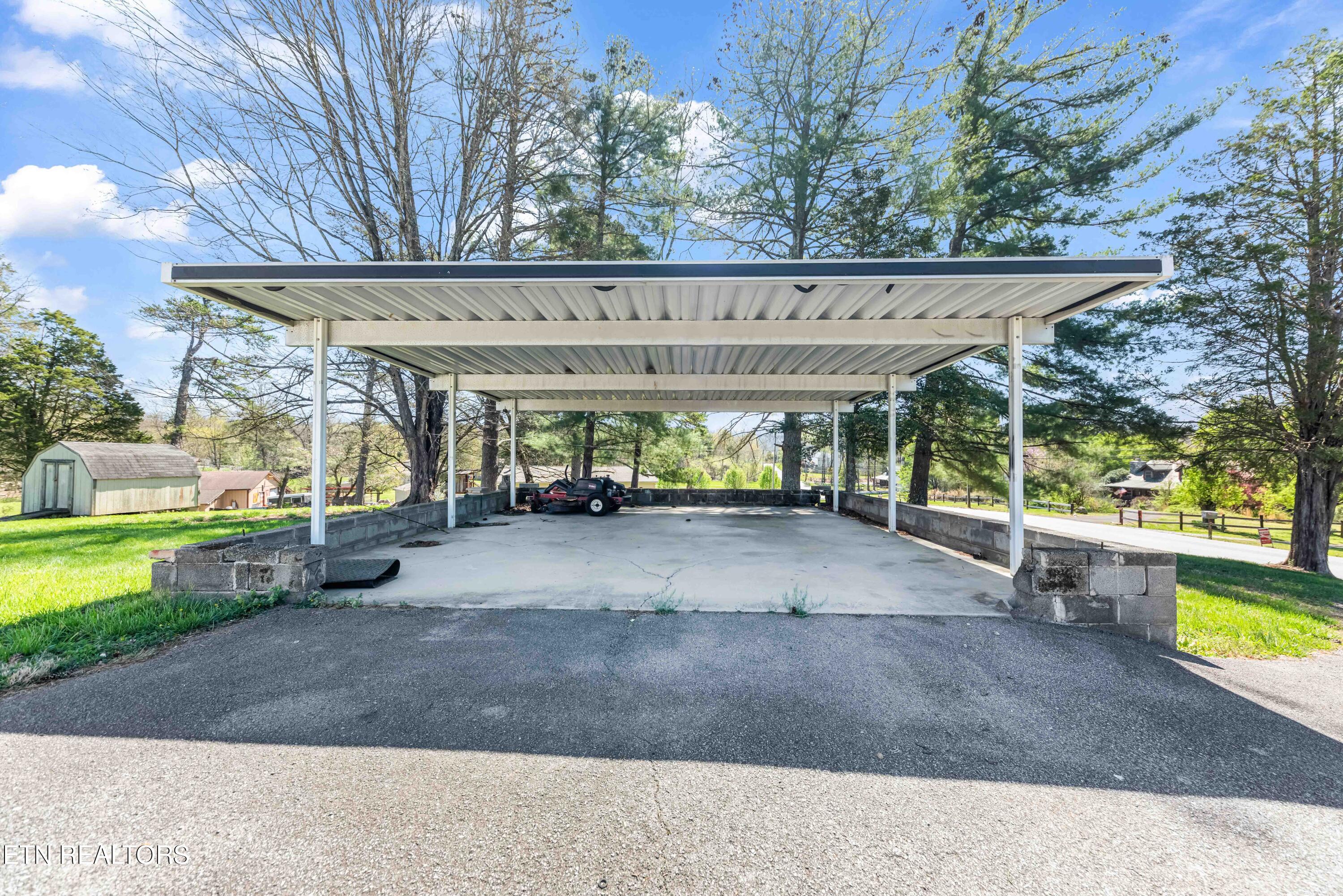 6102 Stormer Road Knoxville, TN 37918 - Photo 4 of 23 carport