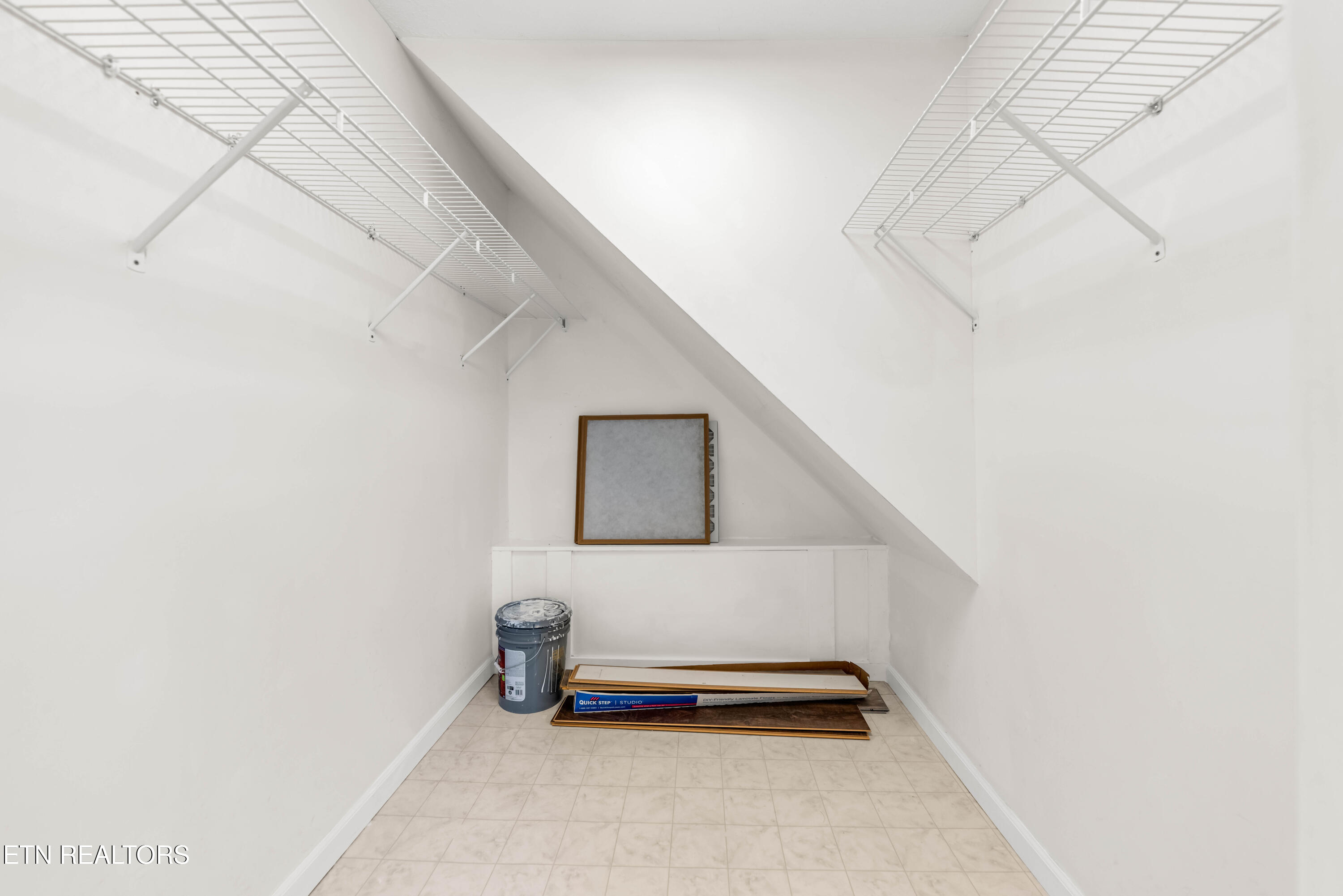 6102 Stormer Road Knoxville, TN 37918 - Photo 9 of 23 walk-in closet