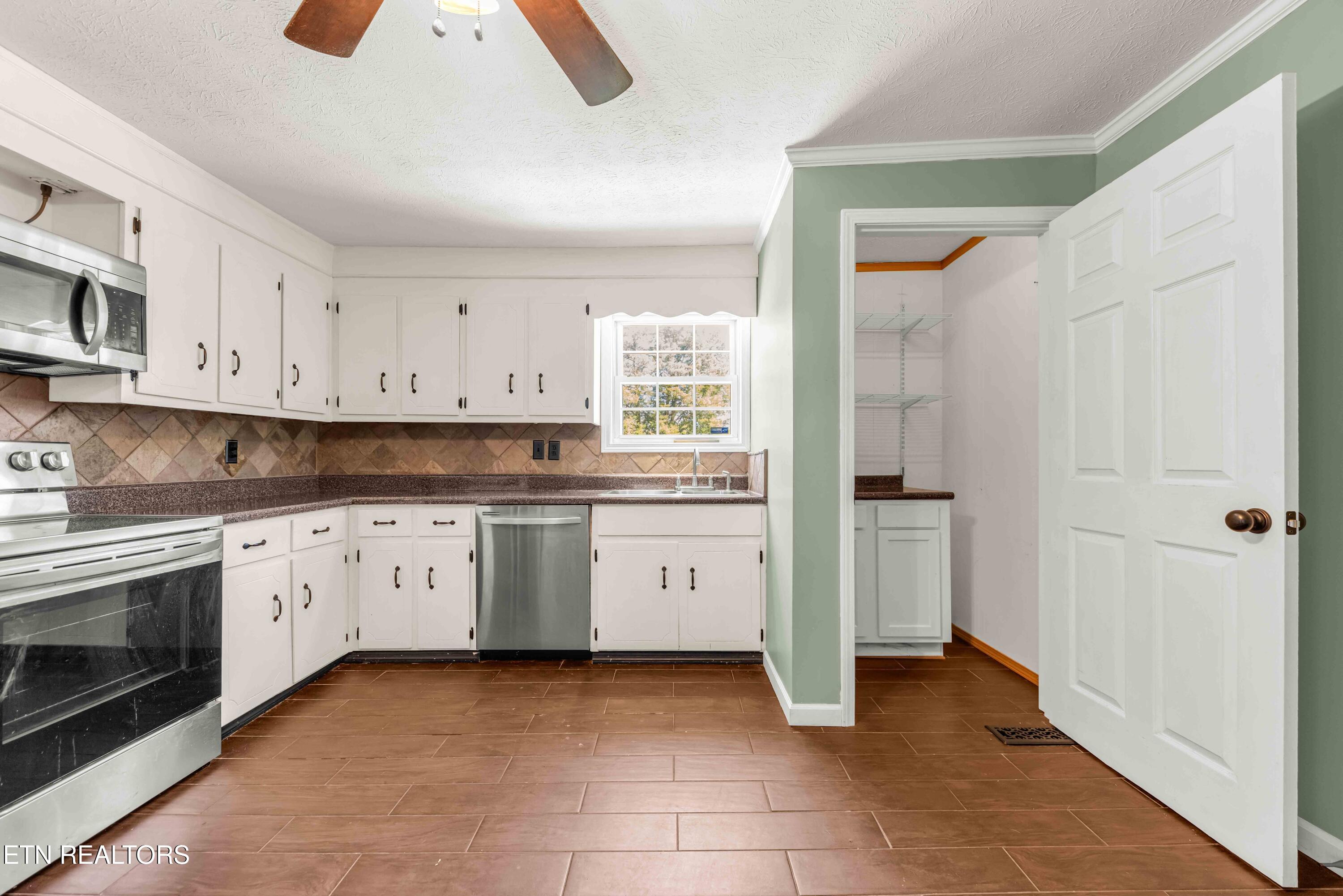 6102 Stormer Road Knoxville, TN 37918 - Photo 10 of 23 kitchen