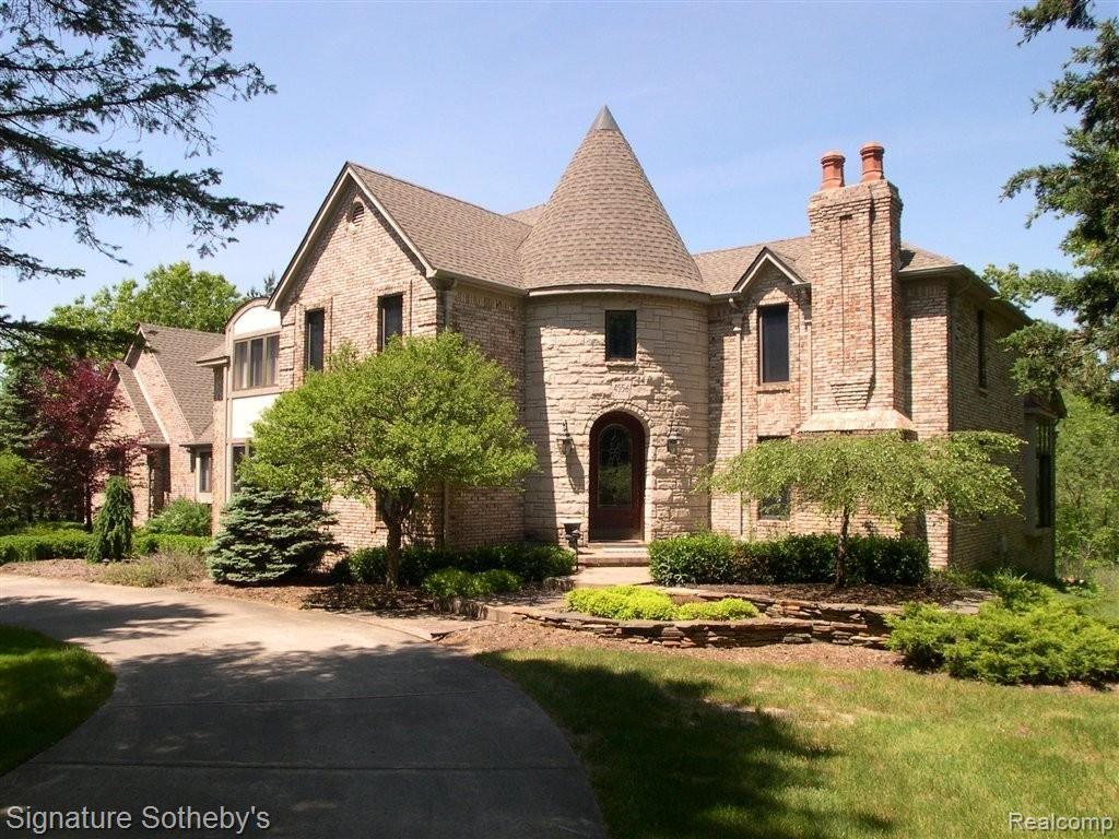 4556 Gallagher Road Rochester, MI 48306 - Photo 1 of 25 4556 Gallagher Front.jpg