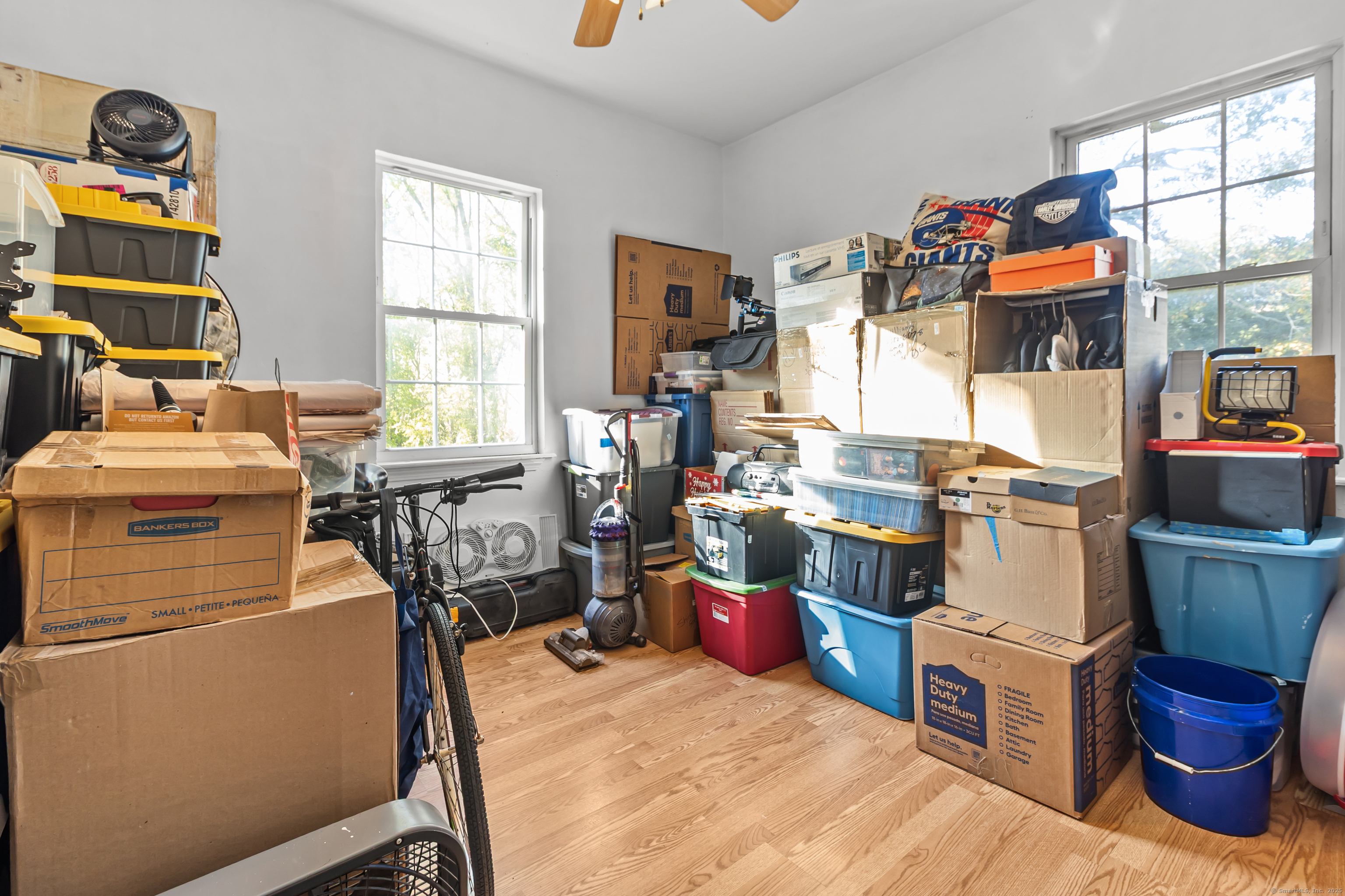 136 Washington Street Norwich, CT 06360 - Photo 10 of 40 a workspace with furniture