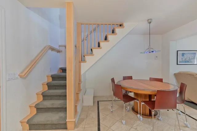 a view of entryway with furniture