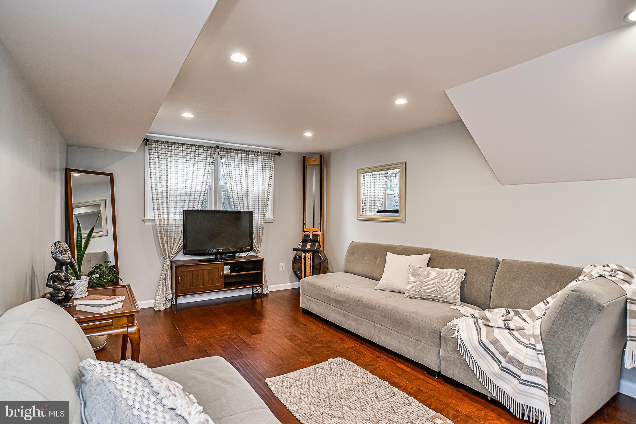7521 June Street Springfield, VA 22150 - Photo 21 of 29 Family room with recessed lighting