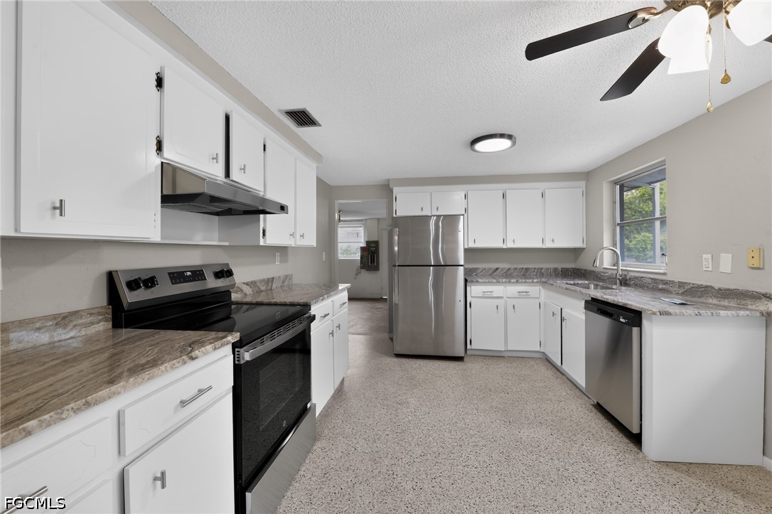 3238 Savage Road Sarasota, FL 34231 - Photo 5 of 35 Gallery Image 5