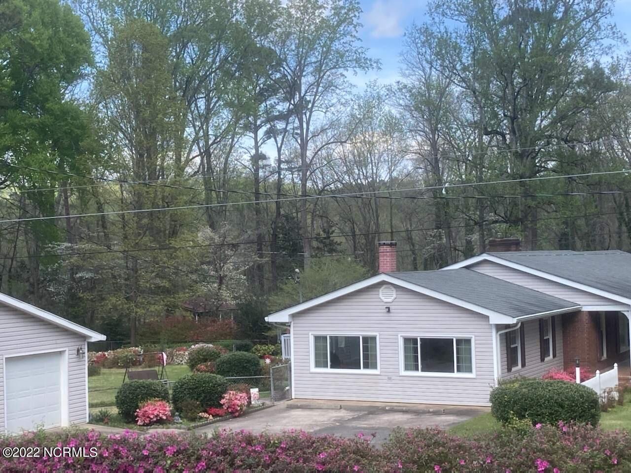 501 Love Lane Rockingham, NC 28379 - Photo 5 of 29 Side View