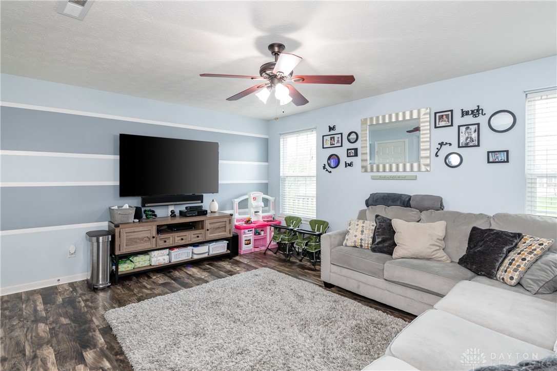1944 Spring Ridge Drive Xenia, OH 45385 - Photo 4 of 37