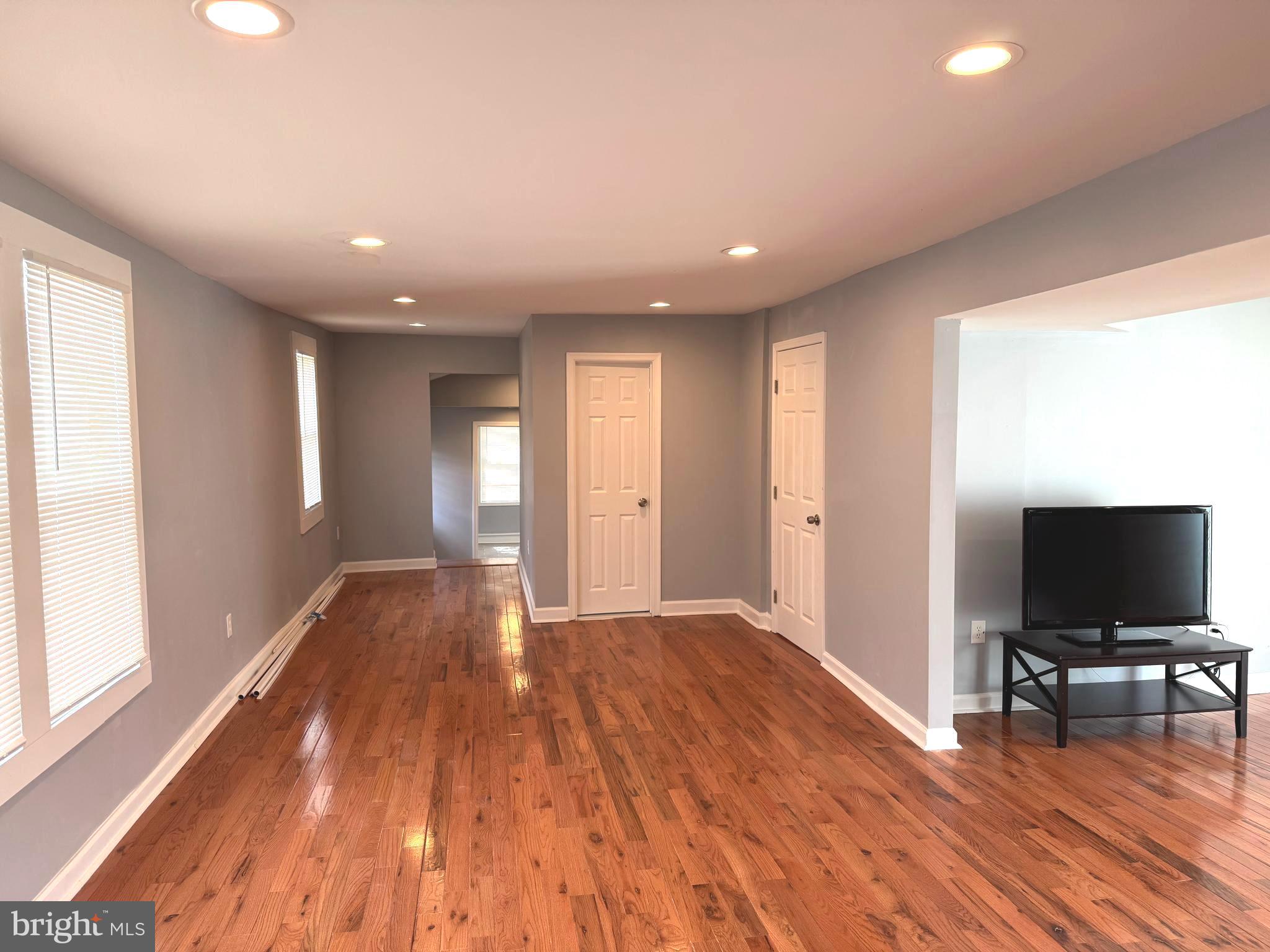 9013 Allentown Road Fort Washington, MD 20744 - Photo 4 of 32 Living Area