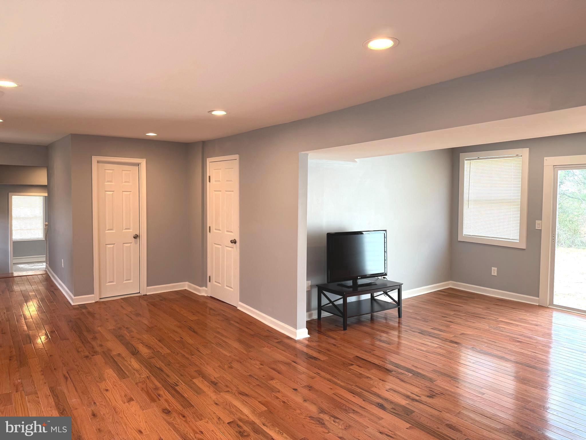 9013 Allentown Road Fort Washington, MD 20744 - Photo 5 of 32 Living Area