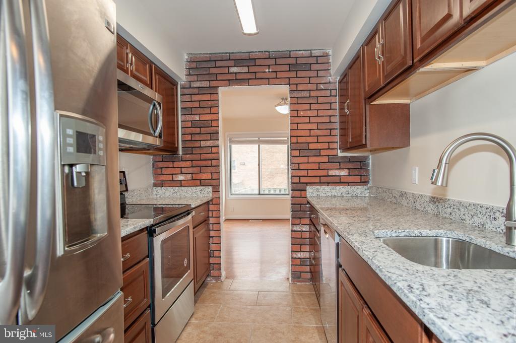 6812 Backlick Road Springfield, VA 22150 - Photo 5 of 22 Kitchen