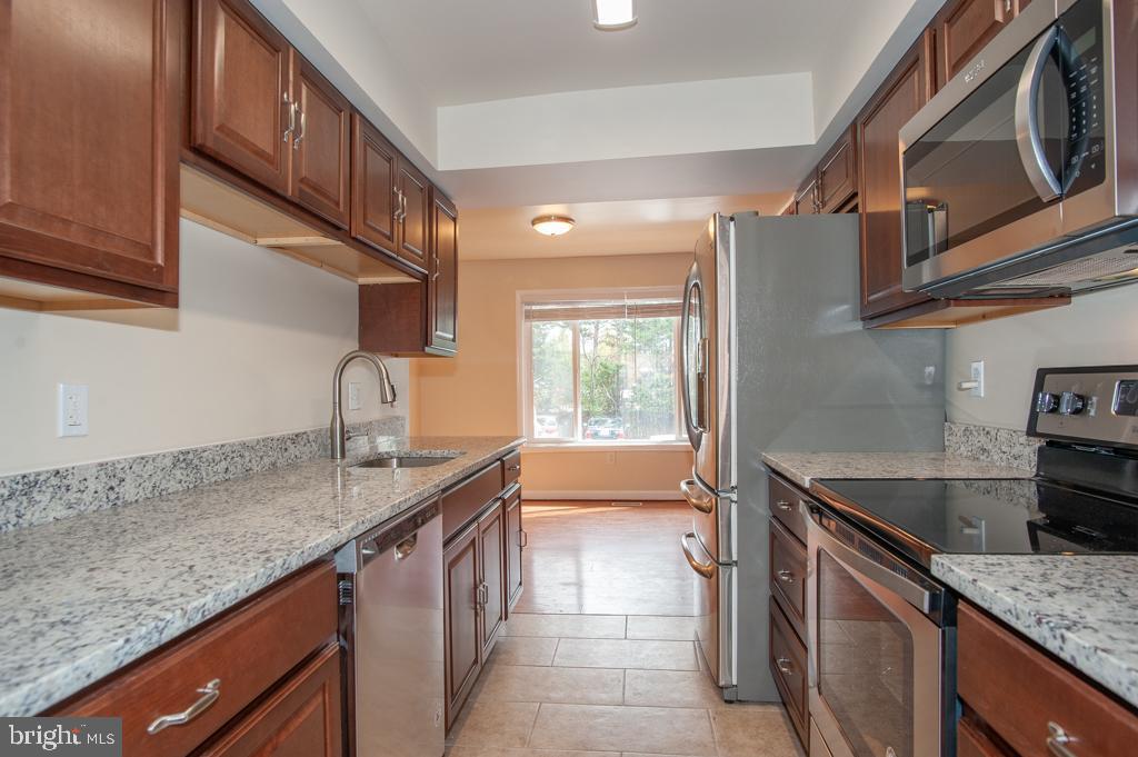 6812 Backlick Road Springfield, VA 22150 - Photo 6 of 22 Kitchen