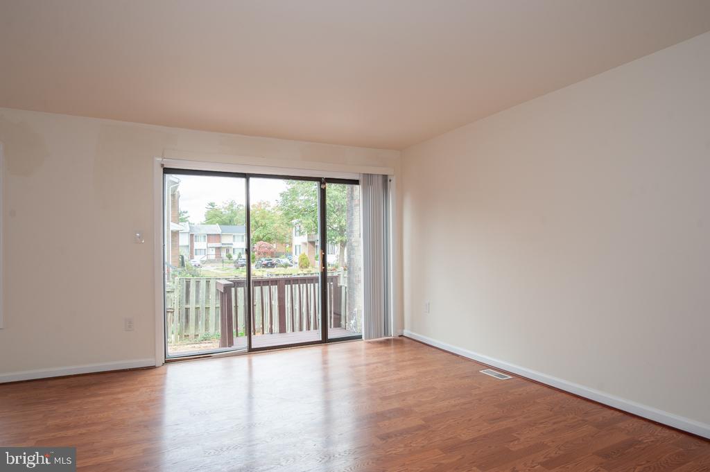 6812 Backlick Road Springfield, VA 22150 - Photo 9 of 22 Living Room