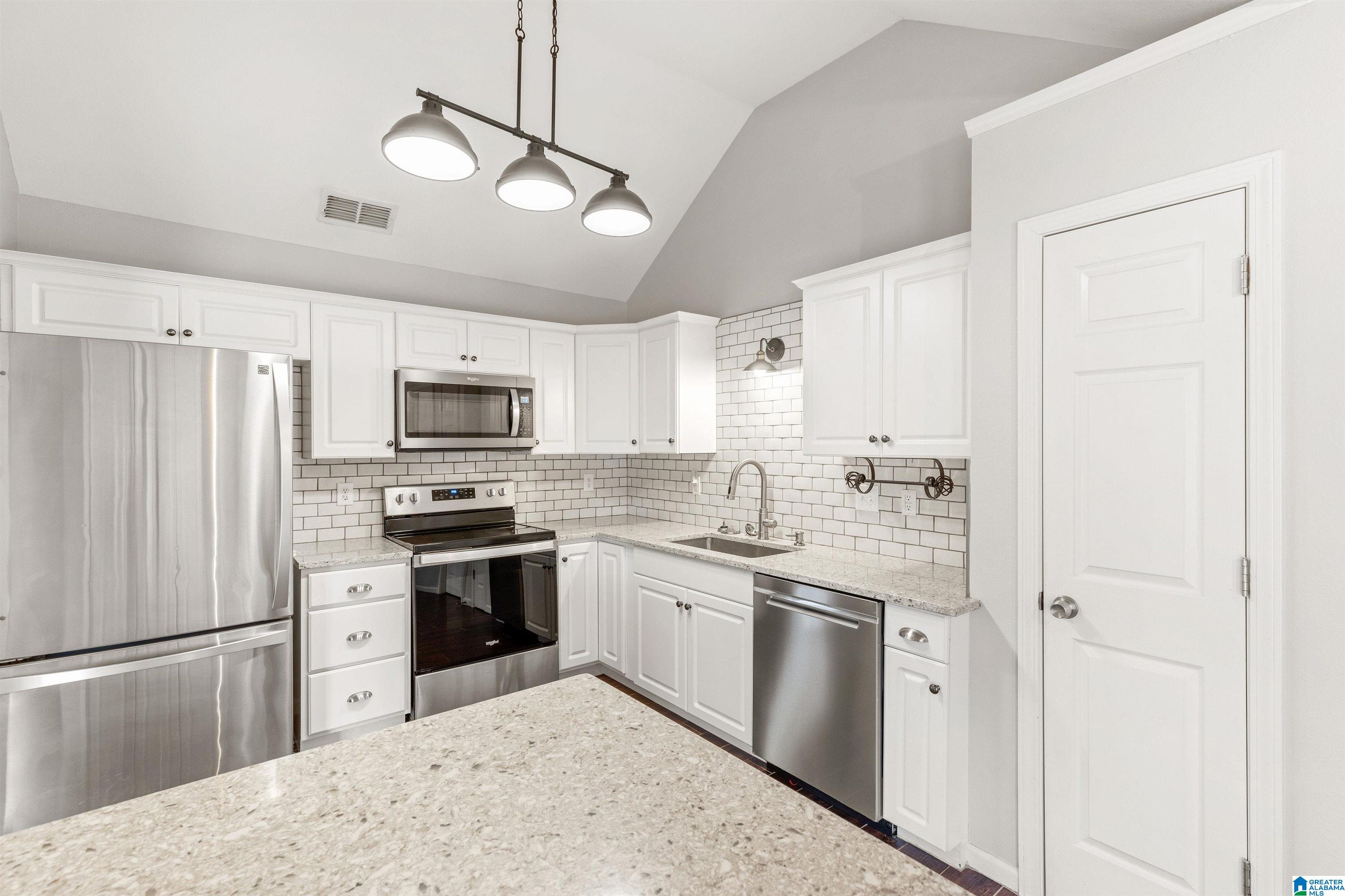114 Horseshoe Circle Alabaster, AL 35007 - Photo 7 of 44