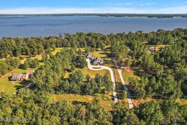 $949,900 | 729 Twelve Oaks, Canton, MS 39046