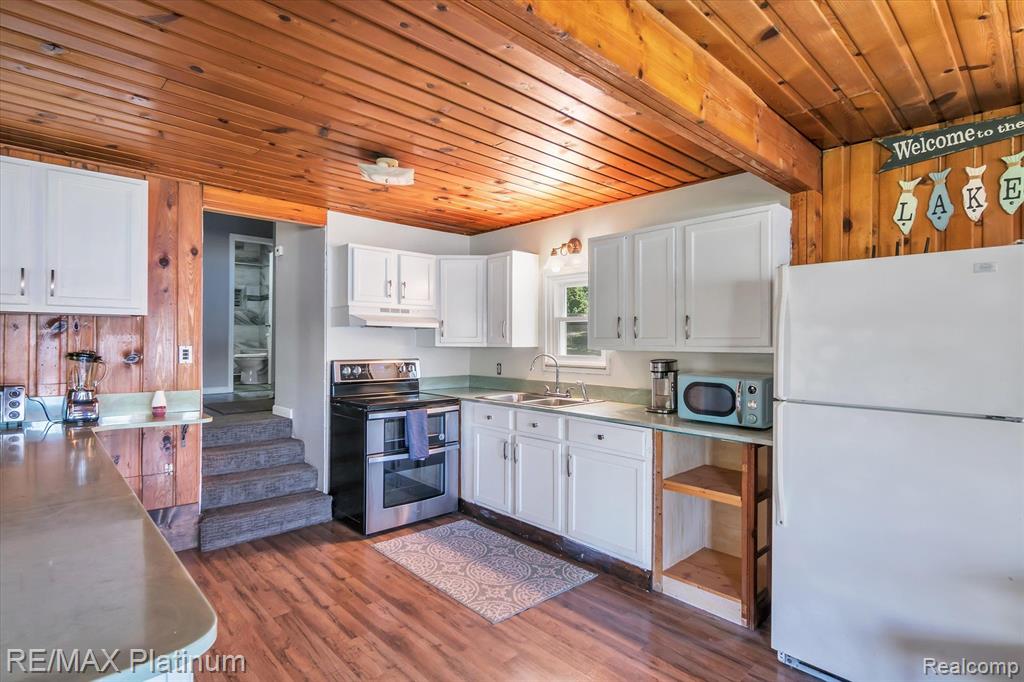 1725 Triangle Lake Road Howell, MI 48843 - Photo 12 of 46