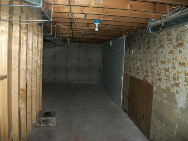 26 Quentin Road Springfield, MA 01129 - Photo 8 of 13 a bathroom with a shower