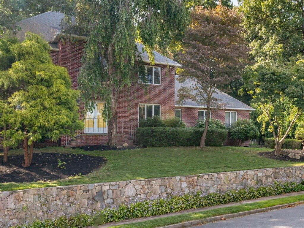 321 Blue Ridge Road Warwick, RI 02886 - Photo 2 of 31