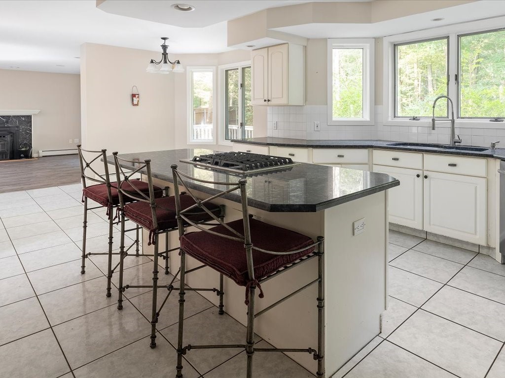 321 Blue Ridge Road Warwick, RI 02886 - Photo 7 of 31
