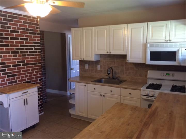 9311 Andover Road Philadelphia, PA 19114 - Photo 2 of 20 Kitchen