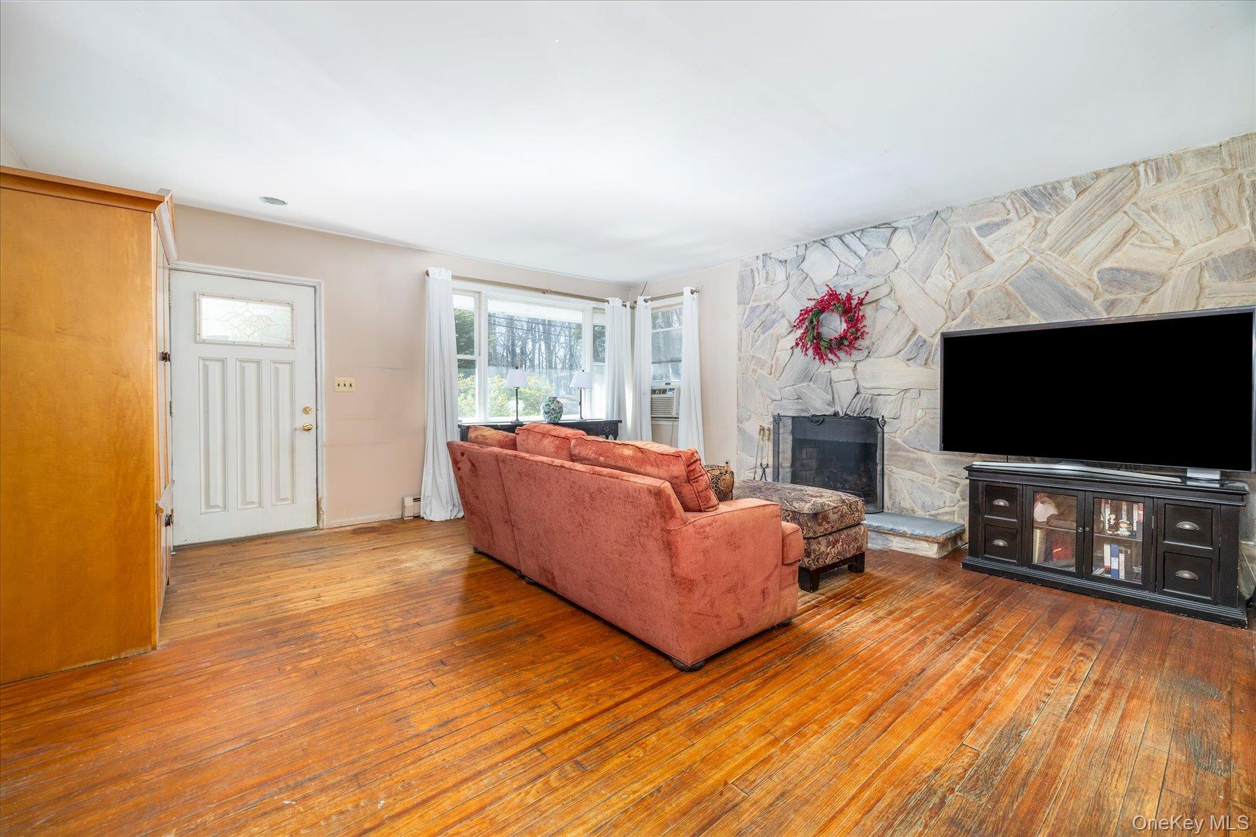 47 Elwood Road Northport, NY 11768 - Photo 3 of 28