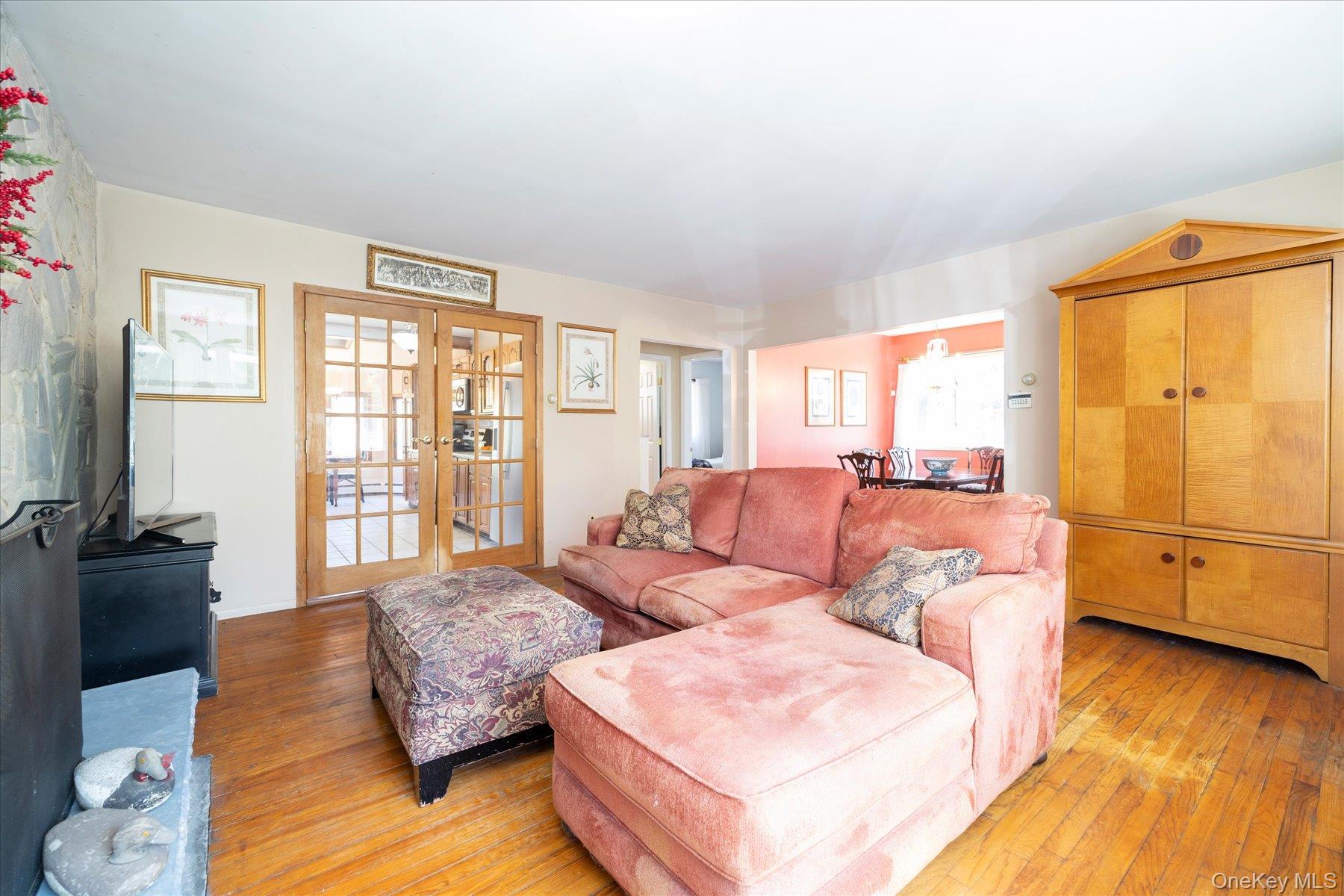 47 Elwood Road Northport, NY 11768 - Photo 5 of 28