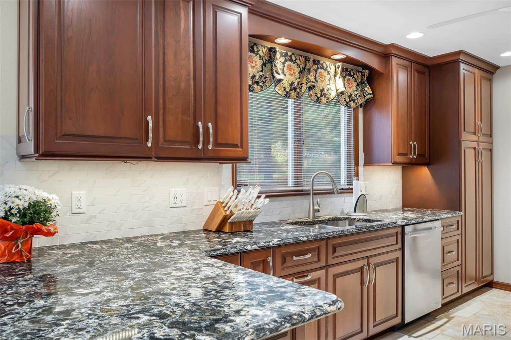 614 Carman Forest Lane Ballwin, MO 63021 - Photo 17 of 63