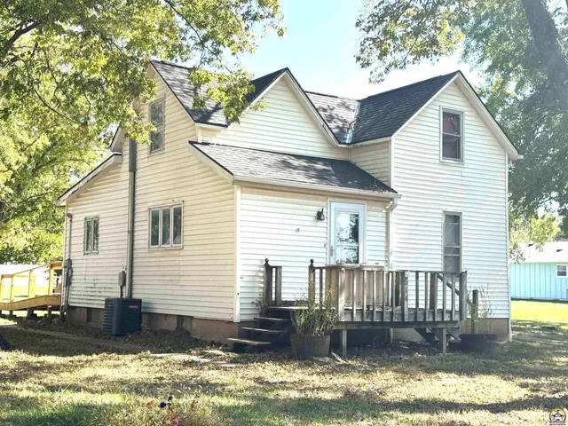 $75,000 | 614 Iowa Street, Alma, KS 66401