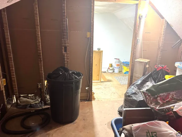 $75,000 | 614 Iowa Street, Alma, KS 66401