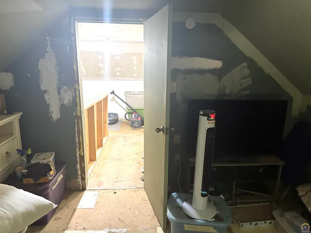 $75,000 | 614 Iowa Street, Alma, KS 66401