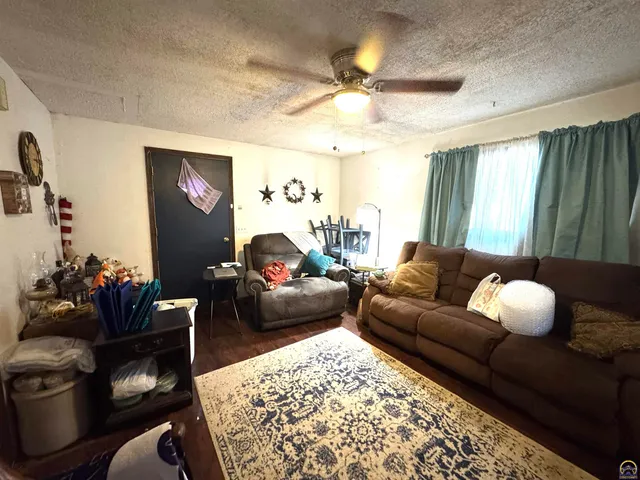 $75,000 | 614 Iowa Street, Alma, KS 66401