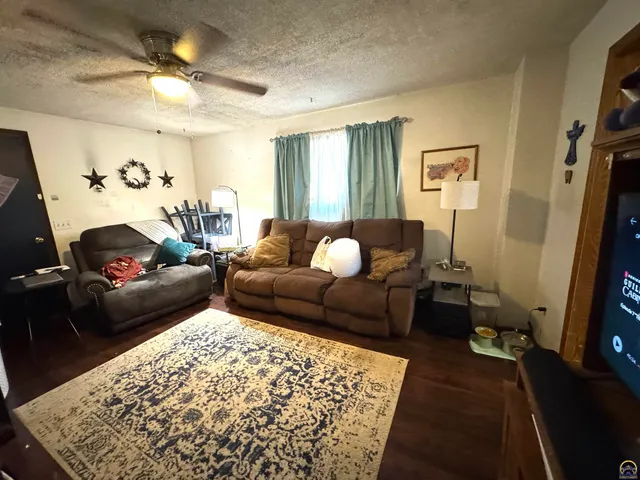 $75,000 | 614 Iowa Street, Alma, KS 66401