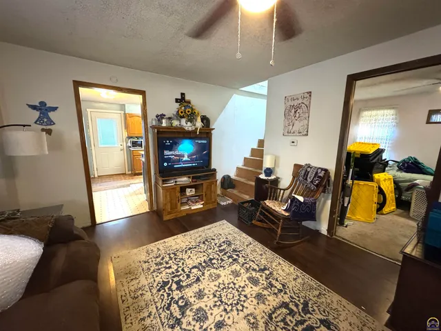 $75,000 | 614 Iowa Street, Alma, KS 66401