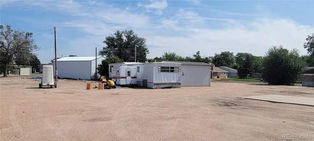 a view of a outdoor space with porch and entertaining space