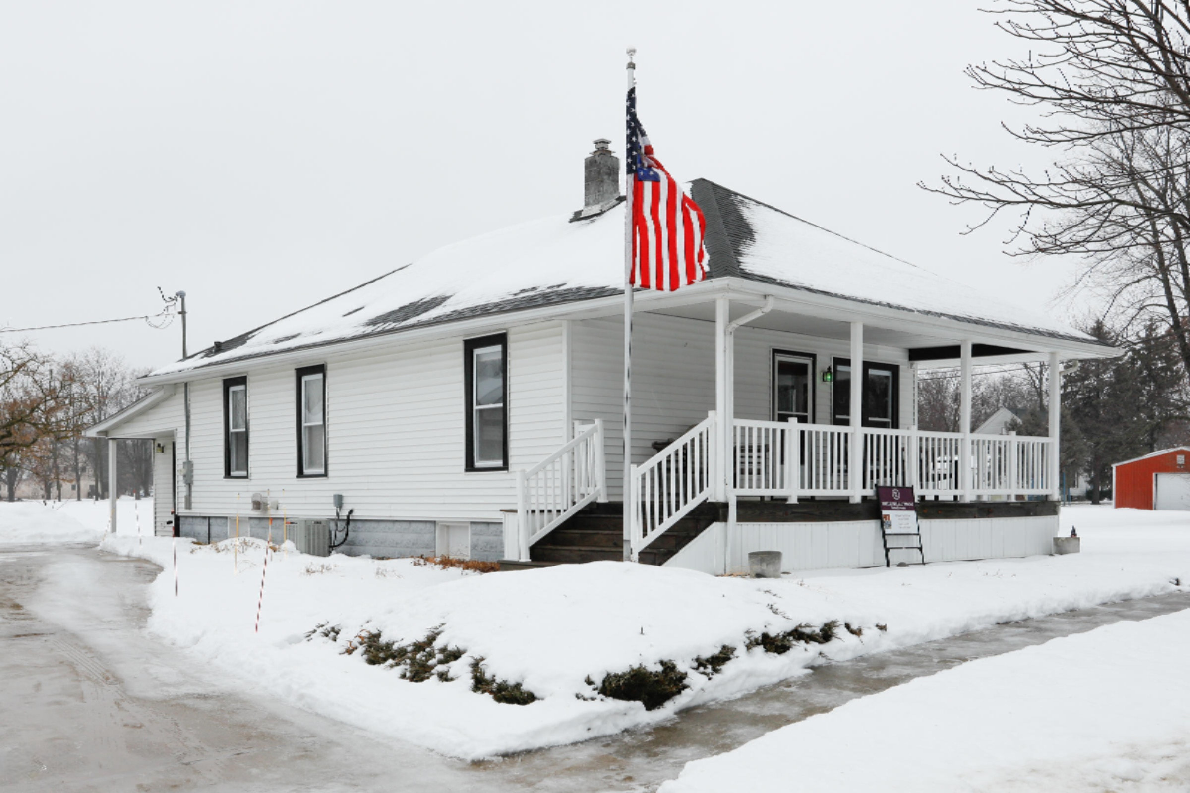313 S Douglas-101