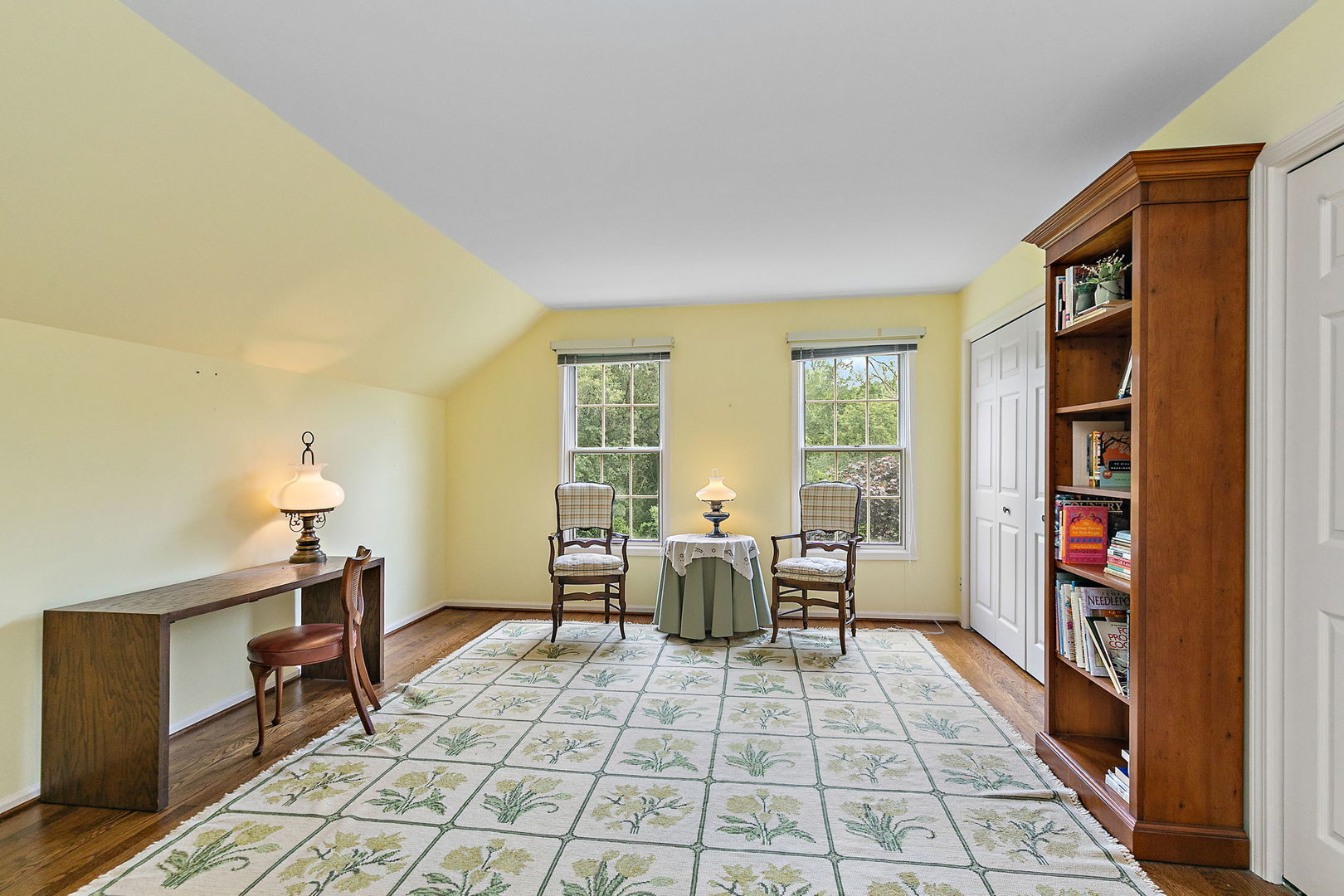 43 North Ravenscraig Lane Inverness, IL 60067 - Photo 25 of 67 a living room with furniture and a book shelf