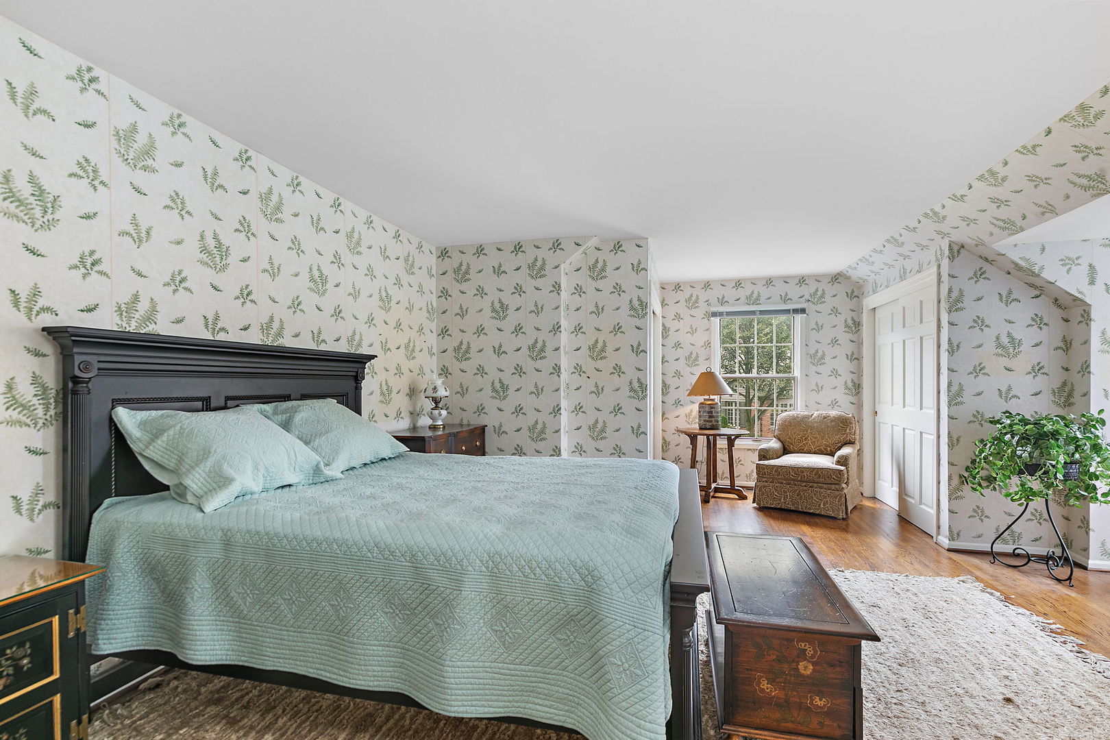 43 North Ravenscraig Lane Inverness, IL 60067 - Photo 27 of 67 a bedroom with a bed couch and a potted plant