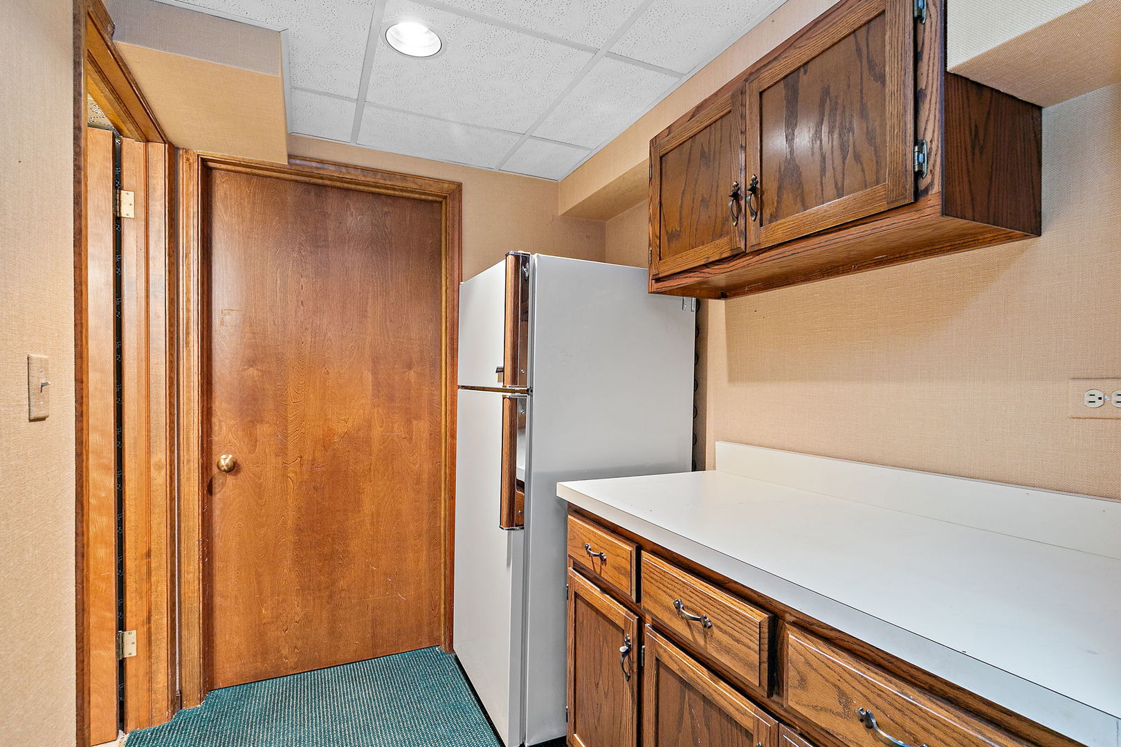 43 North Ravenscraig Lane Inverness, IL 60067 - Photo 36 of 67 a kitchen with stainless steel appliances a refrigerator and cabinets