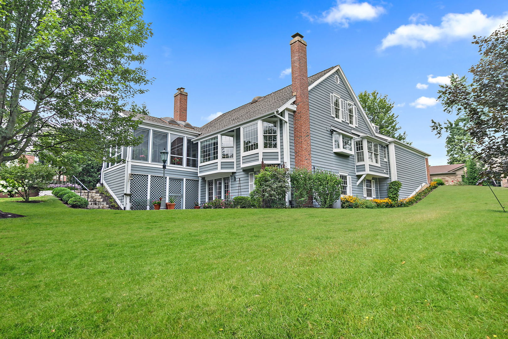 43 North Ravenscraig Lane Inverness, IL 60067 - Photo 42 of 67 a front view of a house with a garden