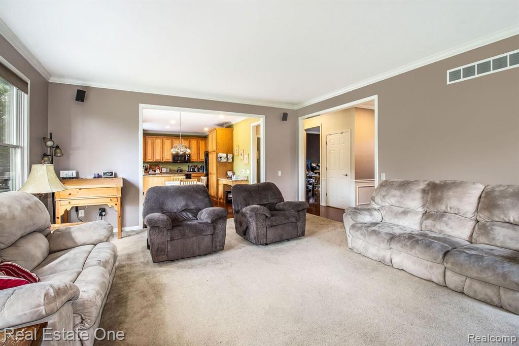 20877 Gill Road Farmington Hills, MI 48335 - Photo 10 of 32
