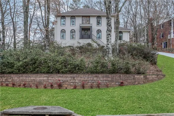 a view of a back yard