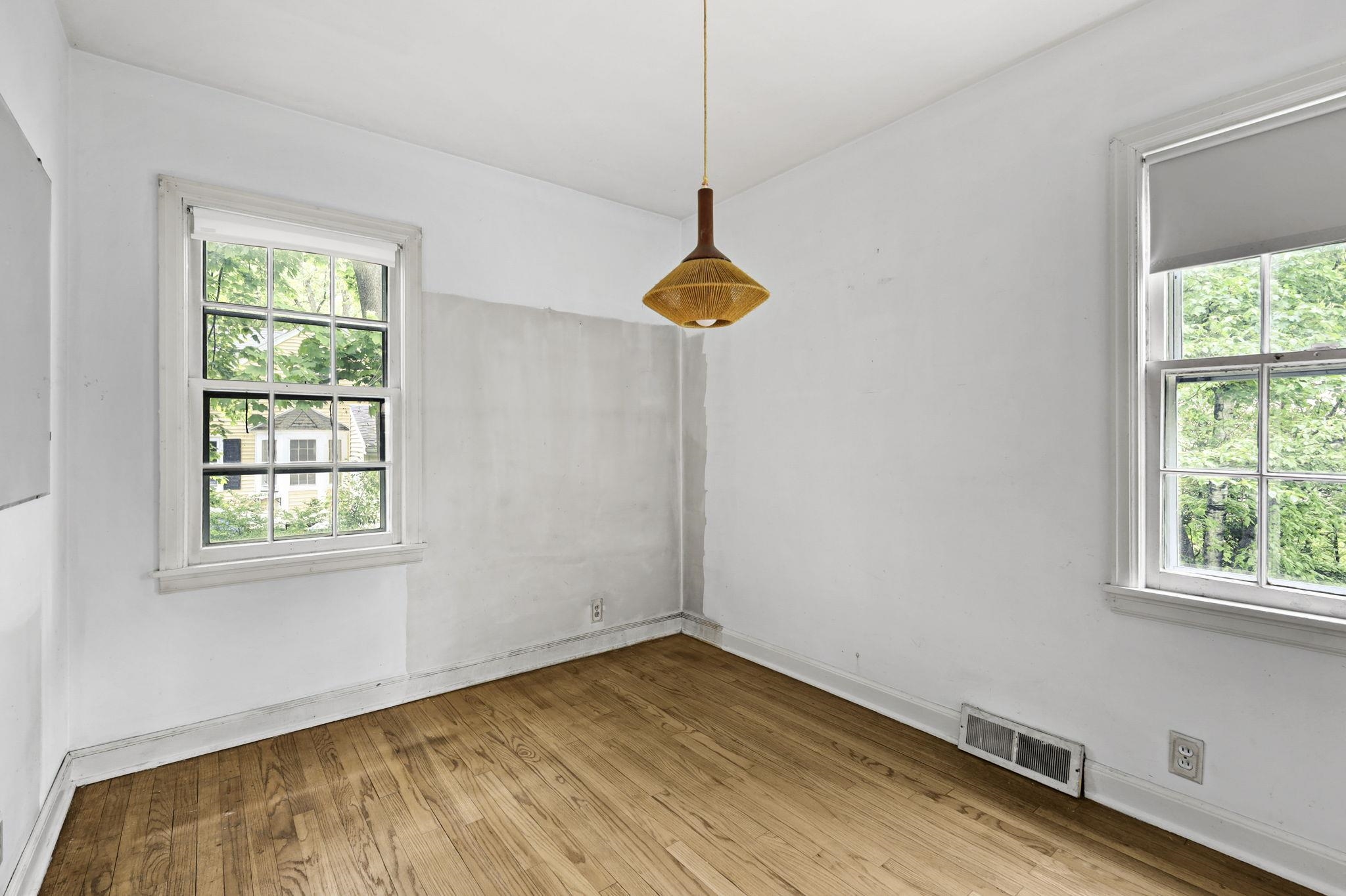 3209 Topping Road Madison, WI 53705 - Photo 5 of 34