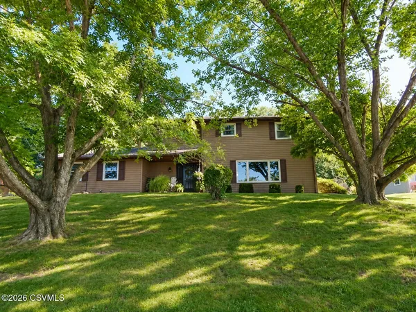 $329,500 | 10 Meadowbrook Drive, Selinsgrove, PA 17870