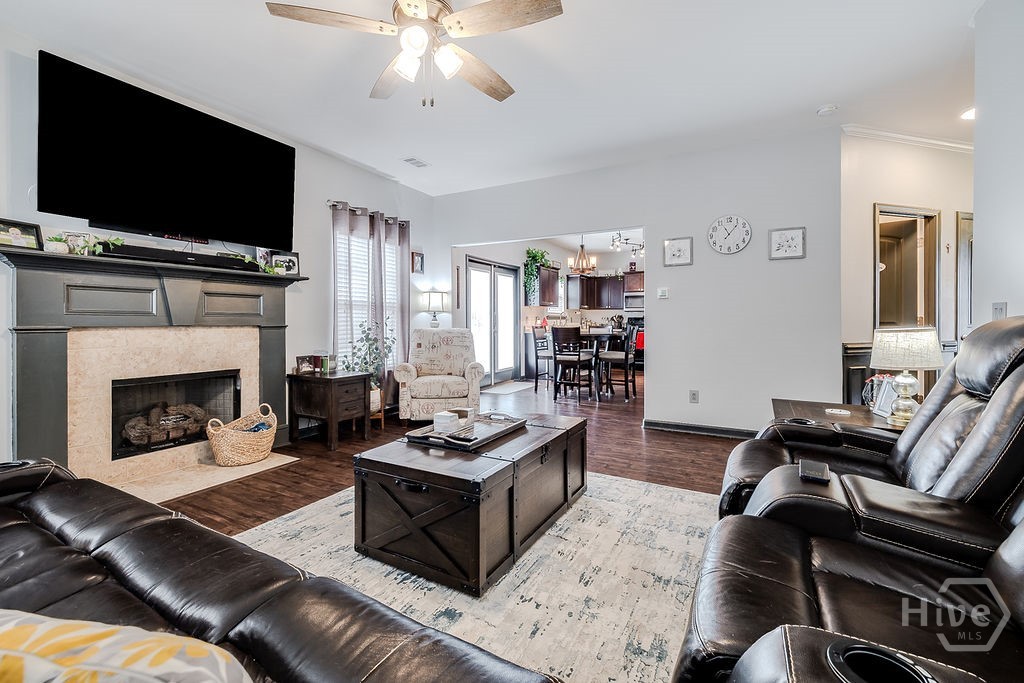 21 Castle Hill Road Savannah, GA 31419 - Photo 11 of 45 Living Room